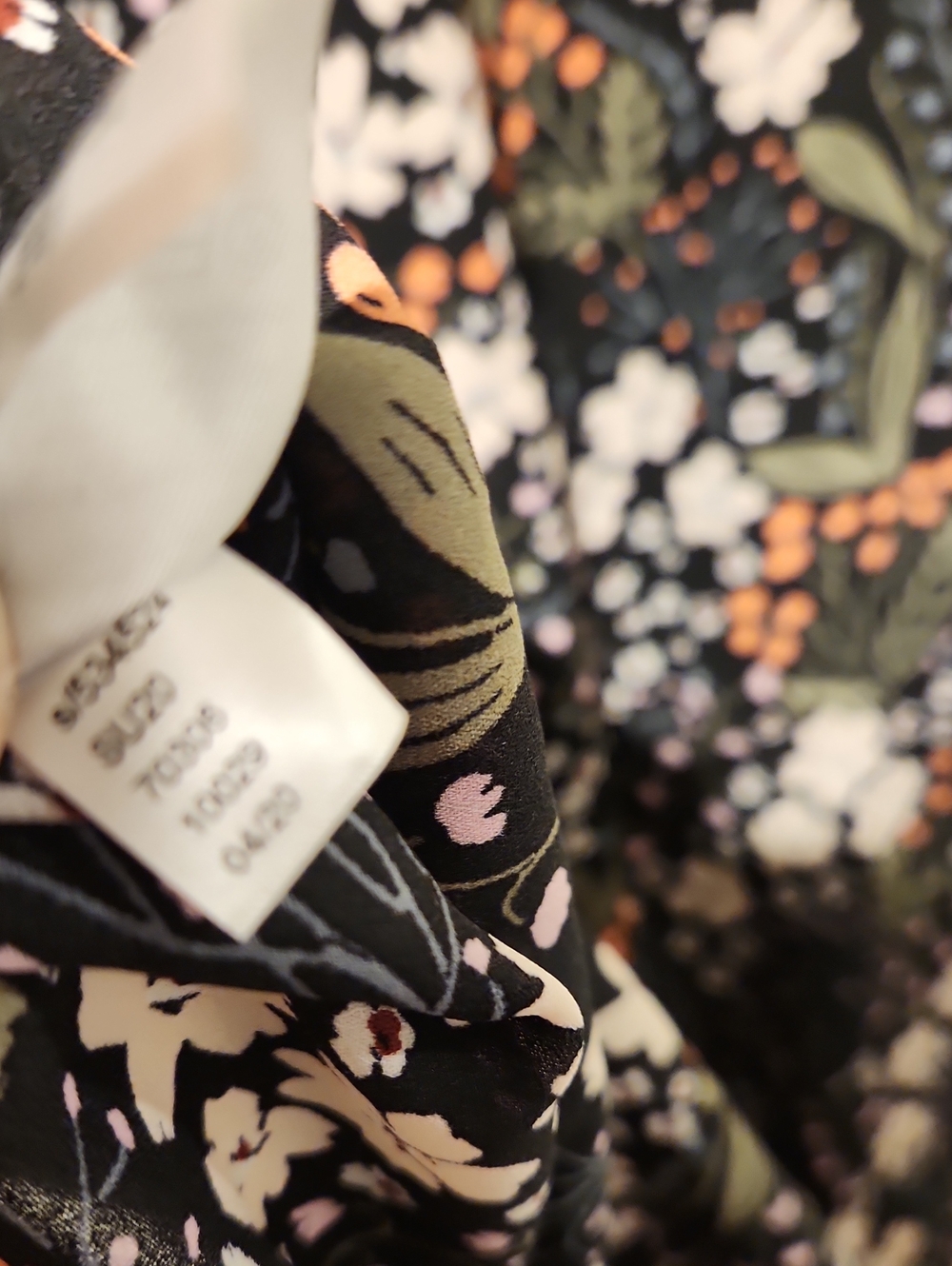 ❤️ NWT! LOFT FLORAL FLUTTER SLEEVE FLOWY BLOUSE / TOP, MEDIUM - Picture 8 of 10